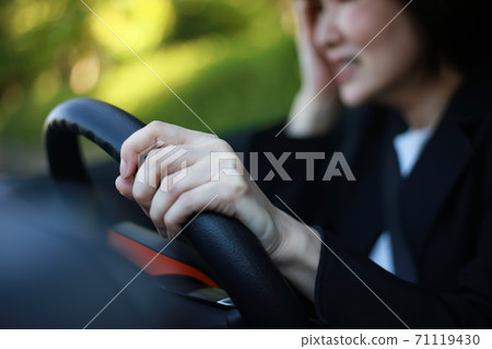 A woman with a surprised expression while driving 71119430