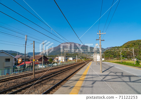 Mt. Ibuki seen from JR Omi Nagaoka Station Mt. Ibuki seen from JR Omi Nagaoka Station 71122253