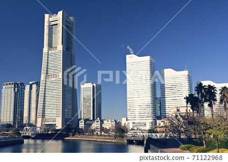 Yokohama  71122968