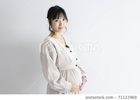Pregnant woman Pregnant woman 71122969