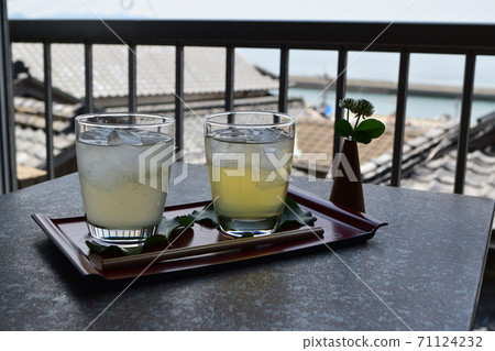 Take a break while drinking tea 71124232
