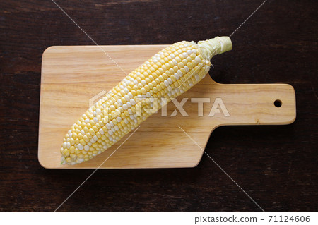 Corn on the cutboard Corn on the cutboard 71124606