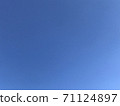 Clear sky without clouds 71124897
