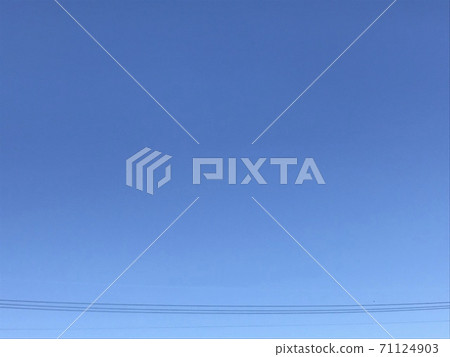 Clear sky without clouds and electric wires 71124903