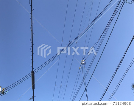 The sky on a sunny day 71124908