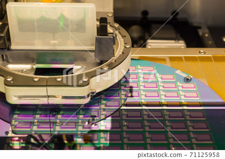 Production of small thin bending display with printing technology Production of small thin bending display with printing technology 71125958