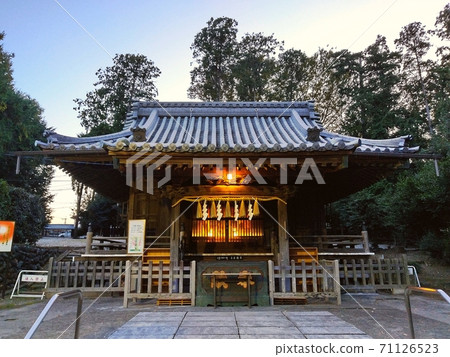 Sa玉縣深谷市的aki宮神社在晚上 Sa玉縣深谷市的aki宮神社在晚上 71126523