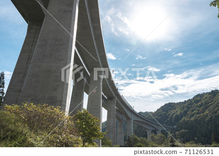 Viaduct on highway 71126531