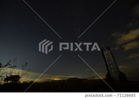 長崎高原/長野縣鹽oji市上的星空 長崎高原/長野縣鹽oji市上的星空 71126685