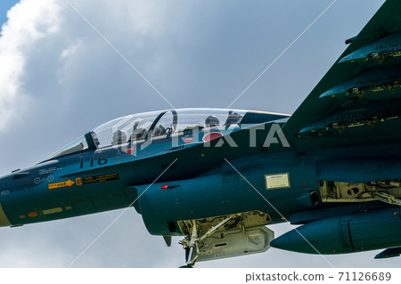 F-2戰鬥機低空著陸 F-2戰鬥機低空著陸 71126689