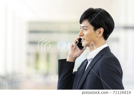 一個男人在三十多歲的時候談智能手機的配置文件 71126819