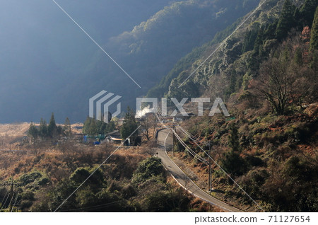 Road in the mountains of Itsuki Village, Kuma District, Kumamoto Prefecture Road in the mountains of Itsuki Village, Kuma District, Kumamoto Prefecture 71127654