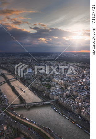 Paris and River Seine at sunset 71127721