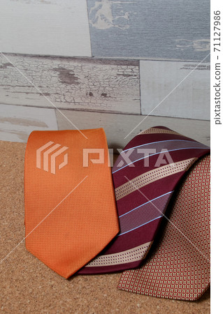 Ties, clothing, suits, men, businessmen, people, business, clothing, fashion, work 71127986