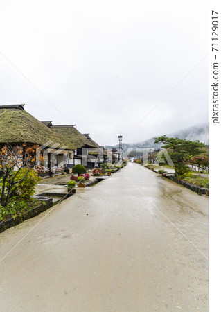 Rainy Ouchi-juku (early morning) 71129017