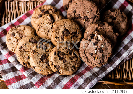 chocolate chip cookie chocolate chip cookie 71129953