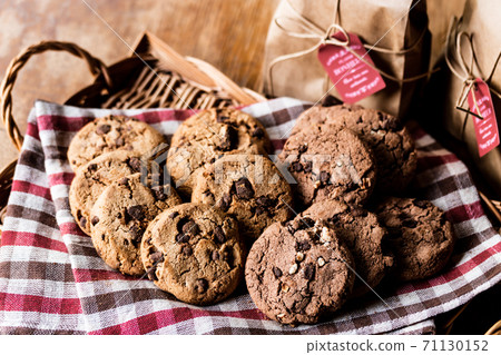 chocolate chip cookie chocolate chip cookie 71130152