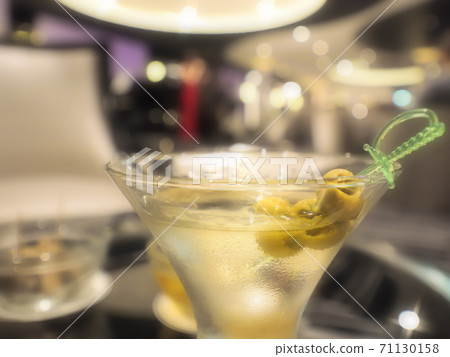 Large cruise ship lounge bar and cocktails 71130158