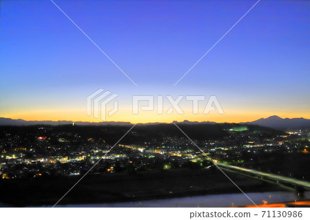 <群馬縣>高崎市政府Hall望大廳的夜景 71130986