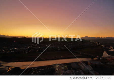 <群馬縣>高崎市政府Hall望大廳的夜景 <群馬縣>高崎市政府Hall望大廳的夜景 71130990