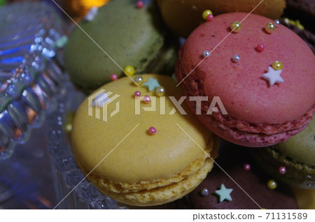 Glitter topping macaroons 71131589