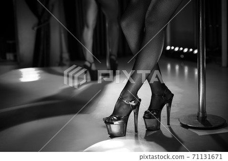 Girl in all black club pole dance