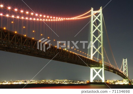 明石海峽大橋(從淡路路車站眺望)珍珠粉紅色 明石海峽大橋(從淡路路車站眺望)珍珠粉紅色 71134698