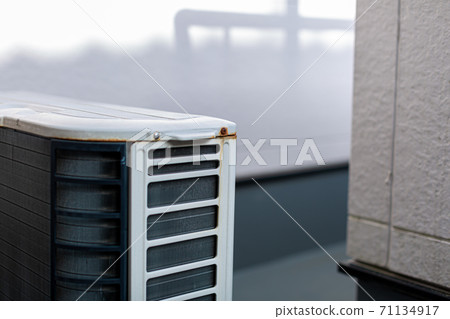 Air conditioner outdoor unit Air conditioner outdoor unit 71134917