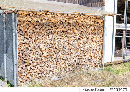 Firewood 71135075