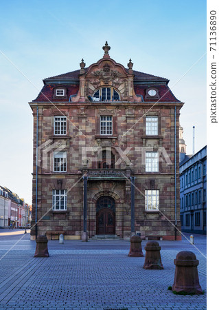 Cathedral square with Stadthaus at Speyer Cathedral, Speyer, Germany 71136890