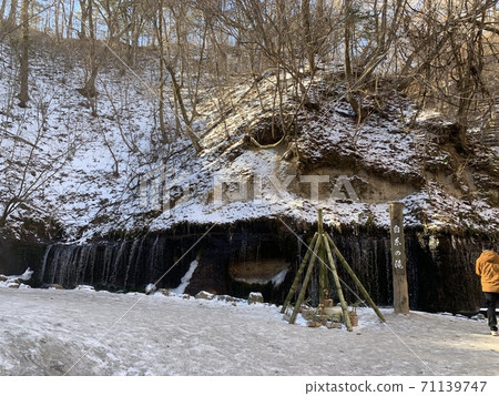 Shiraito在冬天落 71139747