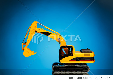 excavator model on blue background 71139987