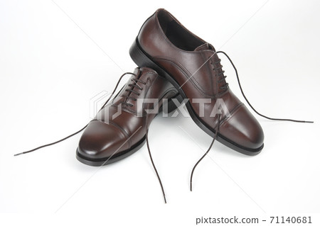 Classic men's brown Oxford shoes on white background. Leather shoes 71140681