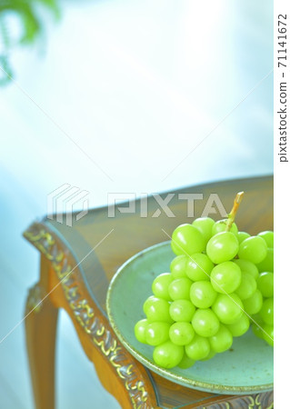 Decorate Shine Muscat. Yamanashi / Mahogany British antique furniture (bright floor, soft focus) 71141672