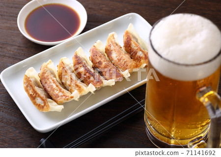 餃子和啤酒 71141692