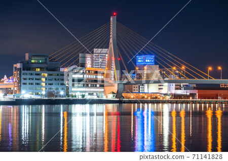 《Aomori Prefecture》 Night view of Aomori City, Aomori Bay Bridge 71141828