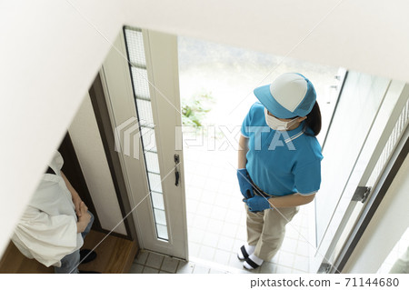 Female moving company staff standing at the entrance Female moving company staff standing at the entrance 71144680