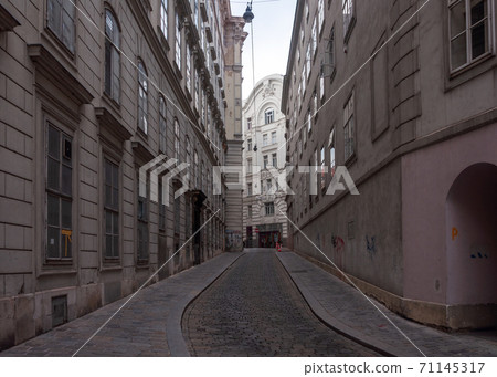 Narrow street in Vienna, Austria 71145317