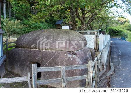 Kofun Stone Room in Yasugi City, Shimane Prefecture Shiozu Shrine Kofun 71145976