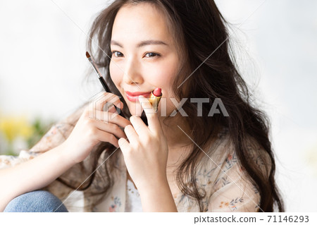 女人化妝 女人化妝 71146293