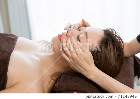 Facial massage Facial massage 71148949