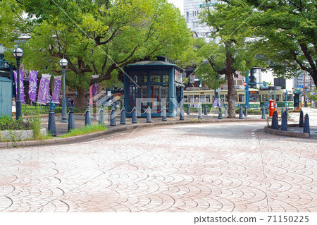 橫河站前的人行道和綠地景觀 71150225