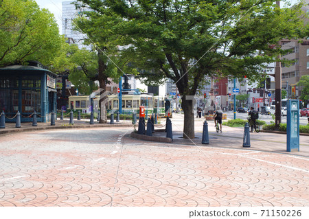 橫河站前的人行道和綠地景觀 71150226