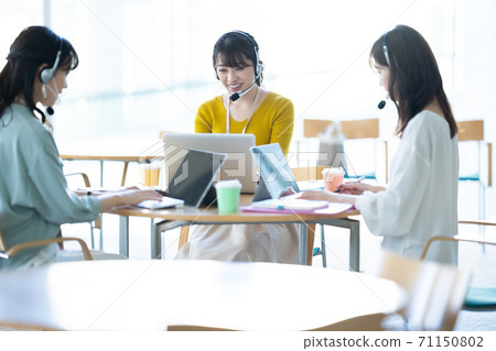 工作的女商人女商人 71150802