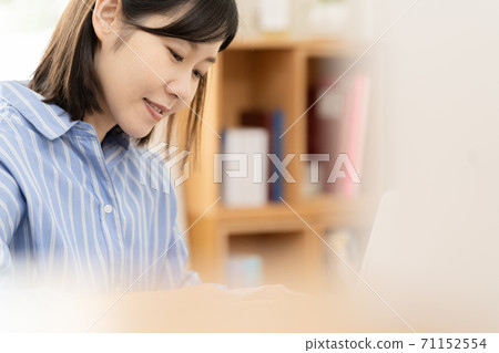 女人做遠程辦公 女人做遠程辦公 71152554