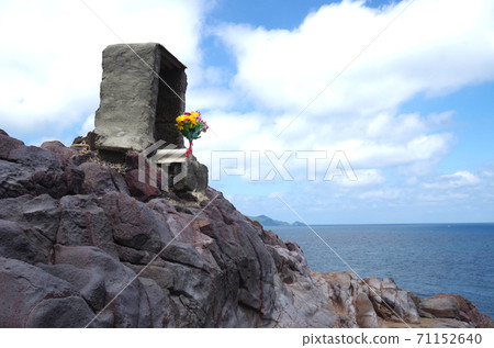 A view of the shrine on the coast of the Sea of Japan 71152640