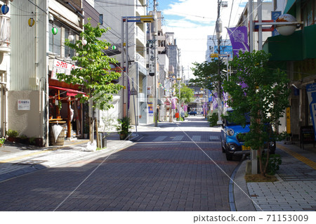 View of Yokogawa Hondori shopping street 71153009