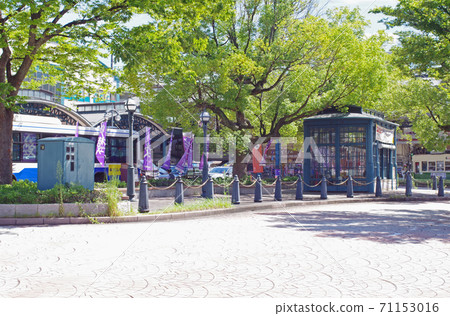 A view of the green space in front of Yokogawa Station 71153016