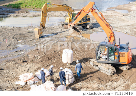 Bank protection work for the Kano River in Izunokuni City, Shizuoka Prefecture 71153419