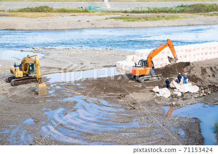 Bank protection work for the Kano River in Izunokuni City, Shizuoka Prefecture 71153424